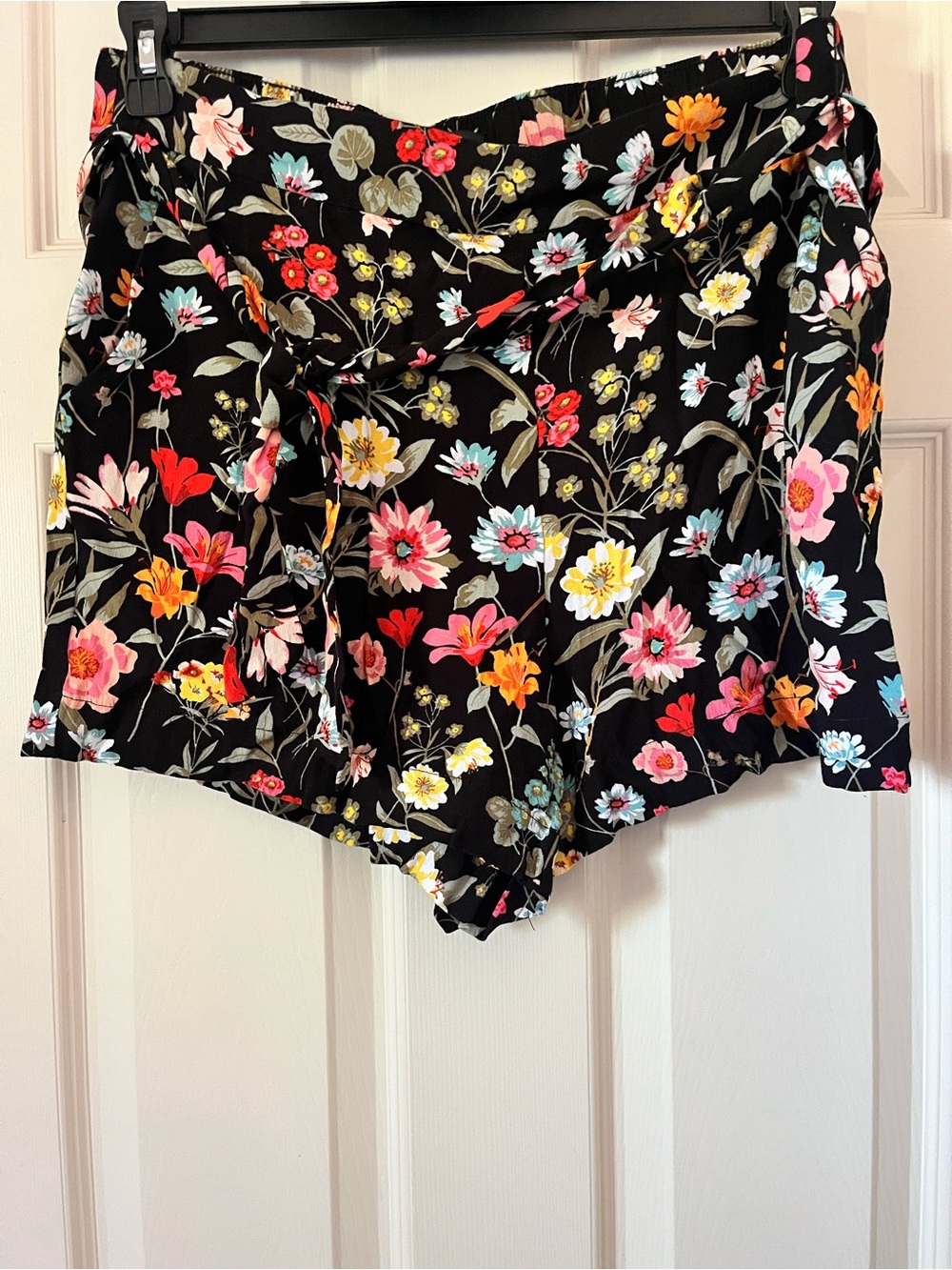 ann taylor LOFT black floral elastic-waist shorts with multicolor blooms